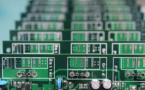 激光位移應(yīng)用案例丨東莞某PCB生產(chǎn)廠使用激光位移傳感器檢測物體有無