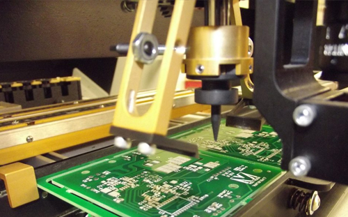 光纖傳感器丨廣東某企業(yè)PCB覆膜機(jī)上板定位上中應(yīng)用